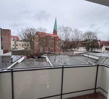 Innenstadt, sanierte 2 1/2 Zimmer mit Balkon