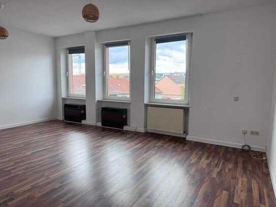 HUGE 5-ROOM-APARTMENT IN PEDESTRIAN AREA!