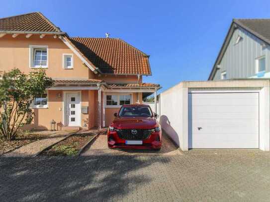 DHH mit sonnigem Garten und Garage in Limbach