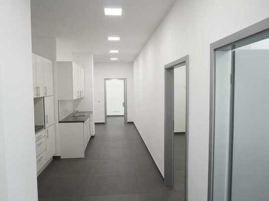 Raum für Ihr Business! Büroflächen im Gewerbegebiet von Langen-Neurott zu vermieten!
