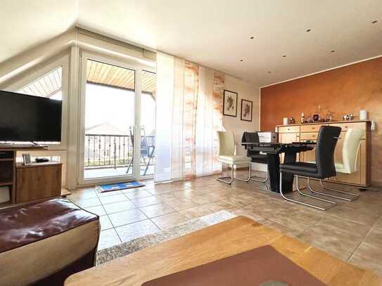 Wohlfühlambiente! Lichtdurchflutete 3-Zimmer-DG-Wohnung mit Balkon in Bösinghoven