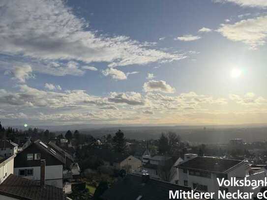 Sonnige DG-Wohnung mit weitem Blick zur Schwäbischen Alb und Tiefgaragenplatz