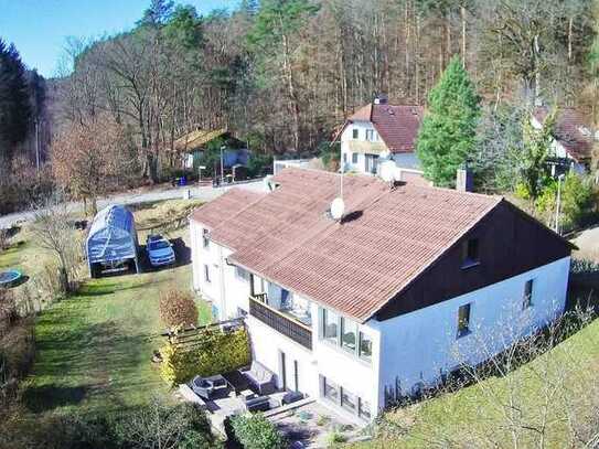 Ein- bis Zweifamilienhaus mit Potenzial, eingebettet in einer wunderschönen Landschaft