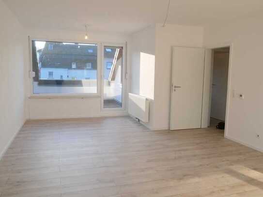 „Gemütliche Wohnung, frisch renoviert mit Loggia und Stellplatz“