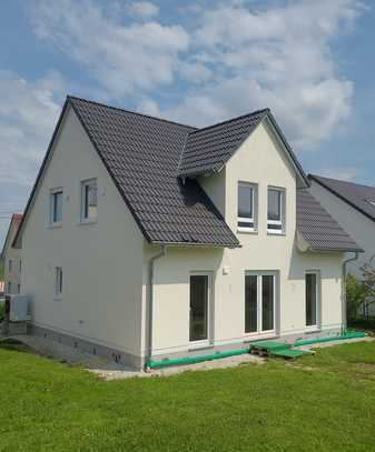 MASSIVHAUS MIT GAUBE UND GRUNDSTÜCK ZU VERKAUFEN