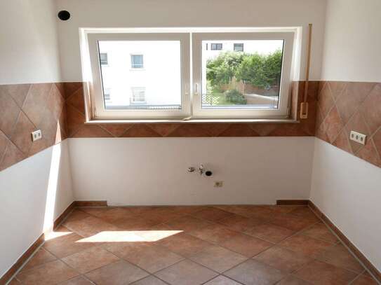 Ideal für Paare: 3,5 Zimmer-DG-Maisonettewohnung mit Balkon und Garage