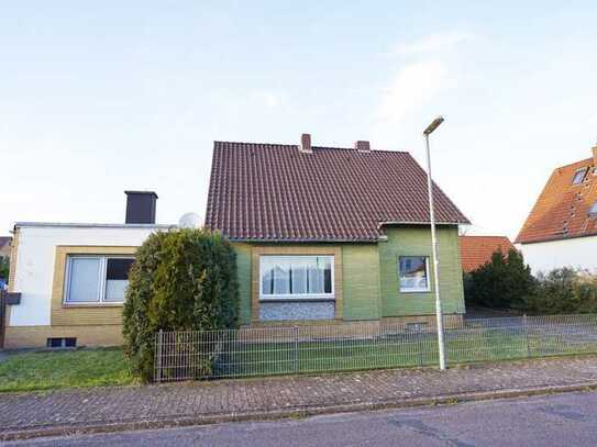 Einfamilienhaus mit separater Wohnung im Flachdachanbau!