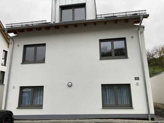 Geschmackvolle 2-Raum-Dachgeschosswohnung mit gehobener Innenausstattung mit Balkon in Eisenbach