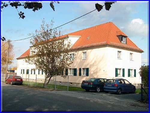 Sanierte Dachgeschoss-Wohnung (3 R) in Radebeul-Naundorf mit Blick auf die Weinberge