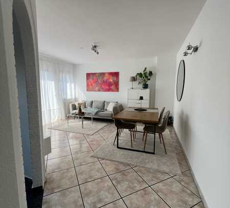 Attraktive helle 3 Zimmer Wohnung mit 2 Balkonen