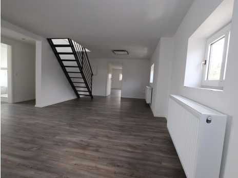 Stilvolle Maisonette-Wohnung mit Balkon in Krefeld