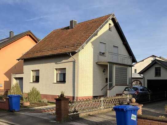 Frei stehendes Einfamilienhaus in ruhiger Seitenstraße