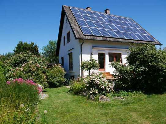 Stadtnahes Einfamilienhaus mit herrlichem Garten sucht nette Familie