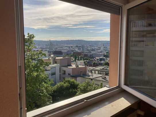 Möblierte 3-Zimmer-Wohnung mit Balkon, Einbauküche und Garage in Stuttgart