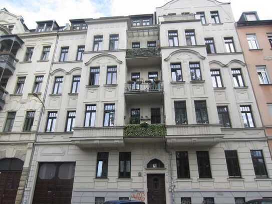 Wunderschöne 2-Raumwohnung in sanierten Altbau mit Balkon und Aufzug im ersten OG Nr. 3