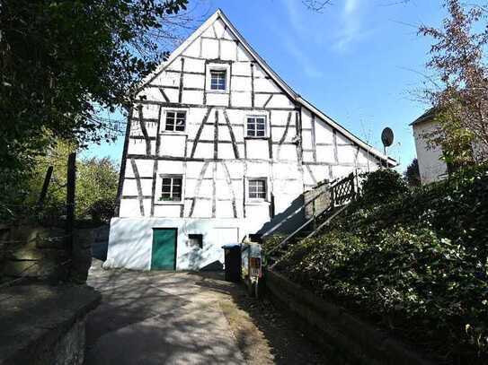 **** Gemütliche Wohnung im denkmalgeschützten Fachwerkhaus im Ortskern von Gräfrath