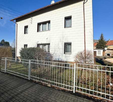 Mehrgenerationenhaus mit großem Garten und Pool