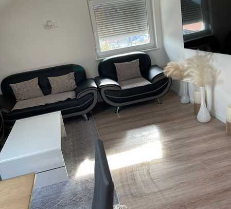 Vollständig renovierte Wohnung mit drei Zimmern und EBK in Leonberg