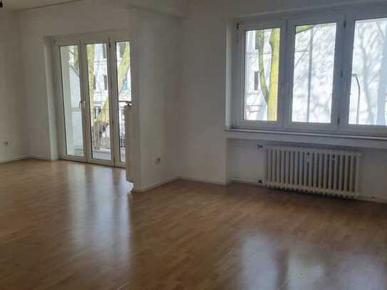 Schöne 2,5-Raum-Wohnung mit Balkon in Duisburg
