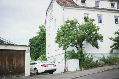 In der Stadt und doch im Grünen: 3.5-Raum-Erdgeschosswohnung mit Garten in Botnang