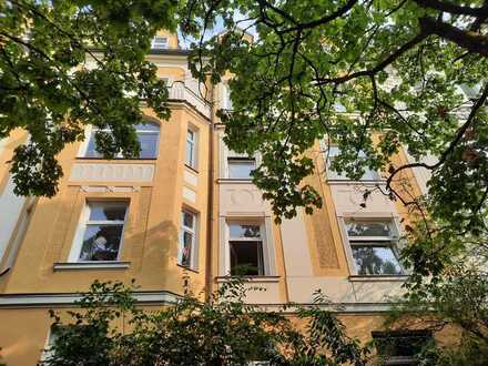 Komplettsanierung! Herrliche 5-Zimmer-Altbauwohnung mit Wohnküche, 2 Balkonen in Toplage Nymphenburg
