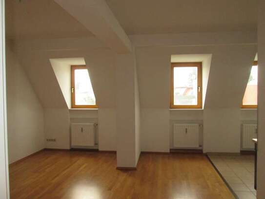 *Haidhausen*3 Zimmer DG-Wohnung mit offener Küche *EBK *Bad mit Wanne *Keller*