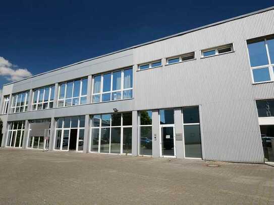 Krefeld-Heideckhof: Großraumbüro mit Industriearchitektur an der B 57