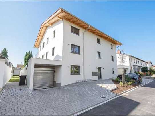 Neubau-Erstbezug, wunderschöne 3-Zimmer-Wohnung mit großer Dachterrasse in Rosenheim OT Pang