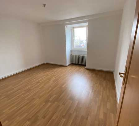 3 ZI-Altbau WHG mit Balkon in der Dickstraße zu vermieten