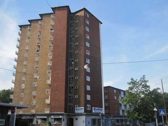 ab sofort: großzügig, renoviert und zentral: Geräumiges, helles Appartment mit Balkon