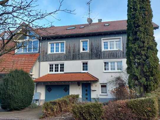 Schöne 3-Zimmer-Dachgeschosswohnung mit gehobener Innenausstattung mit Balkon und EBK in Römerstein