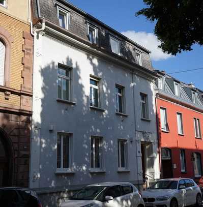 Stadthaus in Lörrach zentrumsnah mit vier Wohnungen u. idyllischem Innenbereich