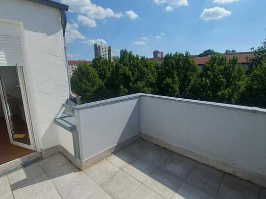 ***Tolle Dachgeschoßwohnung mit Dachterrasse und Stellplatz**