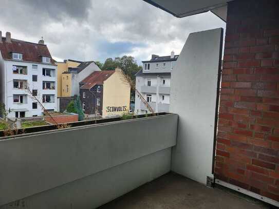 Zwei Zimmer mit Balkon; WBS ERFORDERLICH