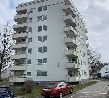 Stilvolle, sanierte 4-Raum-Penthouse-Wohnung mit EBK in Neusäß