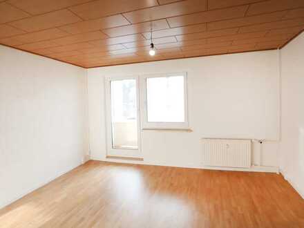 Vermietete und top renovierte 3-Zimmer-Wohnung mit EBK, Balkon, Keller, Stellplatz, Garten