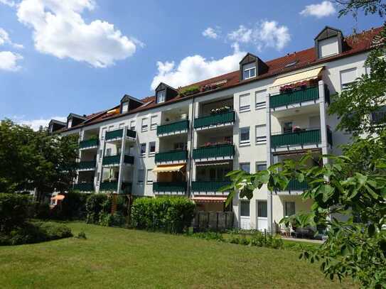 Dresden -Tolkewitz! Schöne großzügige 2 RWG mit Balkon zu vermieten!