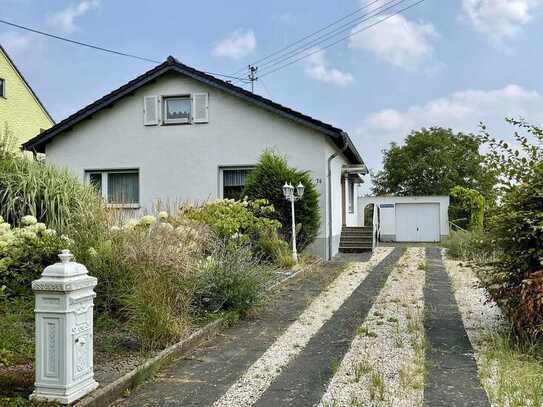 Euskirchen Kuchenheim: Freistehender Bungalow in Feldrandlage!