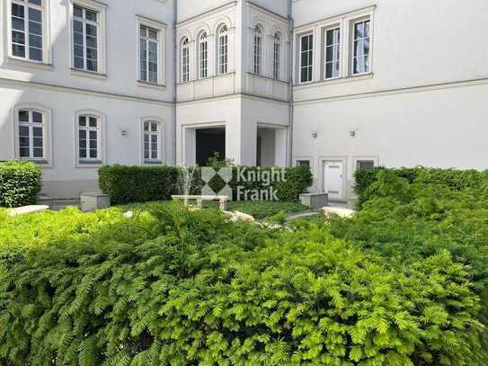 Schöne Altbauflächen im historischen Zentrum Berlins