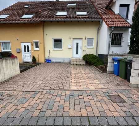 Freundliches und gepflegtes 3,5-Zimmer-Reihenhaus mit EBK in Bad Dürkheim