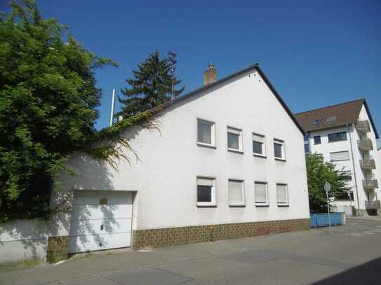 2-Familienhaus mit Innenhof und Garage