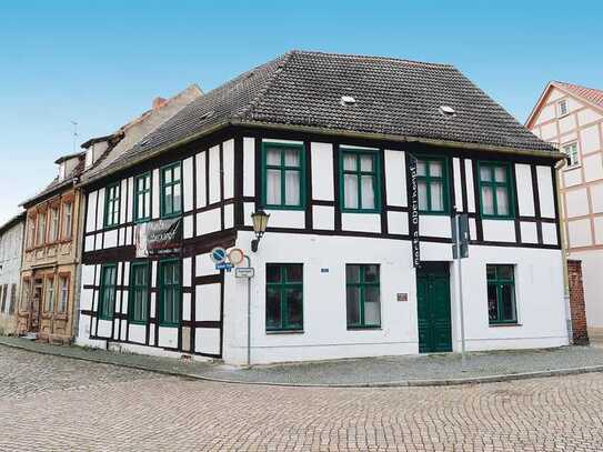 Leerstehendes Mehrfamilienhaus im historischen Stadtzentrum der Hansestadt Havelberg