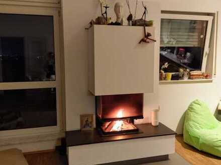 Exklusive 3-Zimmer-DG-Wohnung mit Balkon und Einbauküche in Seckbach