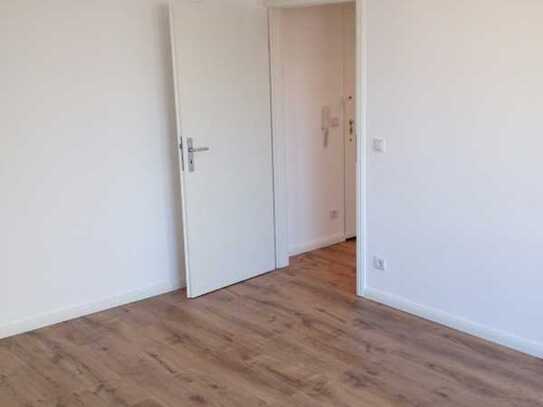 Schöne helle 2-Zimmer-Wohnung mit Balkon in Zehlendorf