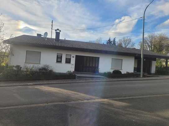 Freundliche 3,5-Zimmer-EG-Wohnung mit Balkon und Einbauküche in Mehlbach