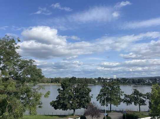 Exklusives Wohnerlebnis mit spektakulärem Blick– Ihre citynahe Traumwohnung direkt am Rhein!