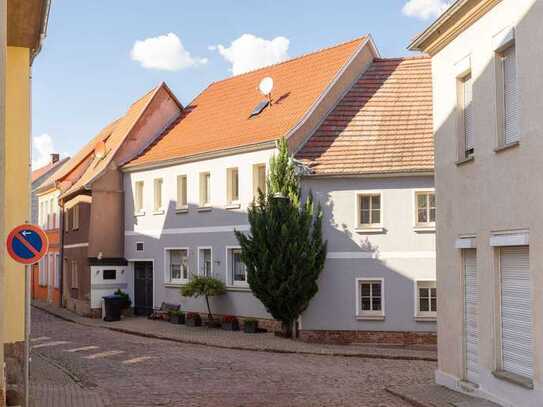 Liebevoll saniertes Mehrfamilienhaus mit 3+1 WE als Kapitalanlage