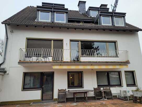 Mehrfamilienhaus m. Arztpraxis, Schwimmbad, 2 Wohnetagen mit 118 u. 27 m² frei! 51067 Köln-Holweide