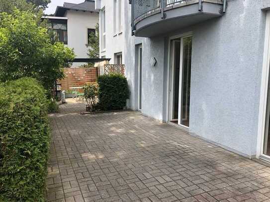 --- großzügige 3-Raum mit Terrasse - offene Küche - Parkett - EBK - Bad Wanne - Radebeul-Ost -