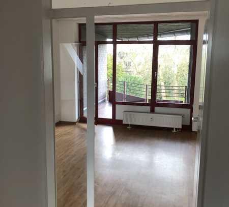 Bockum - Helle und moderne 4Zimmer Maisonette-Wohnung mit Balkon in guter Lage